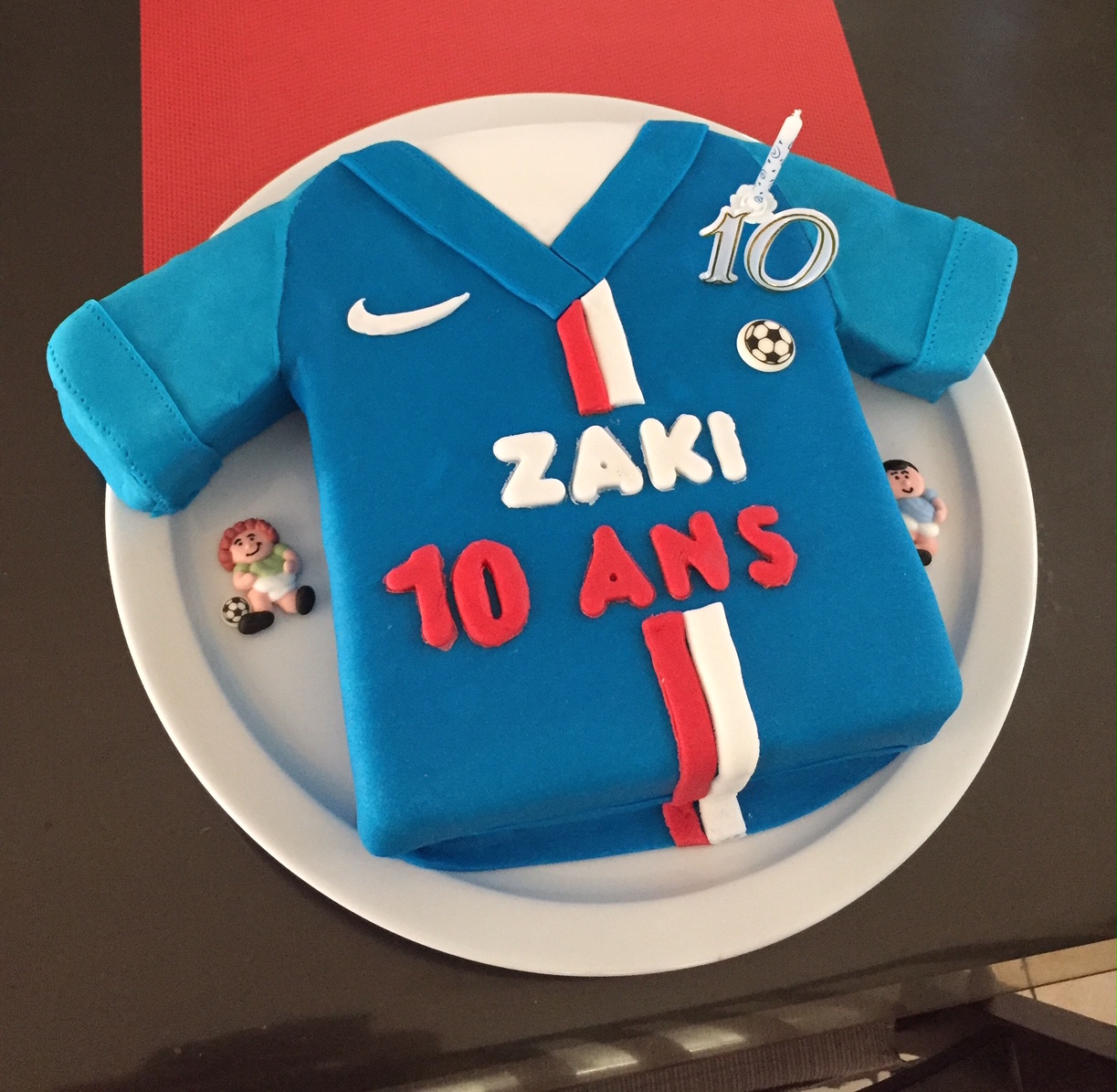 Gateau D Anniversaire Maillot De Football Recettes De Delphine Dans Ma Cuisine Rouge Il Y A